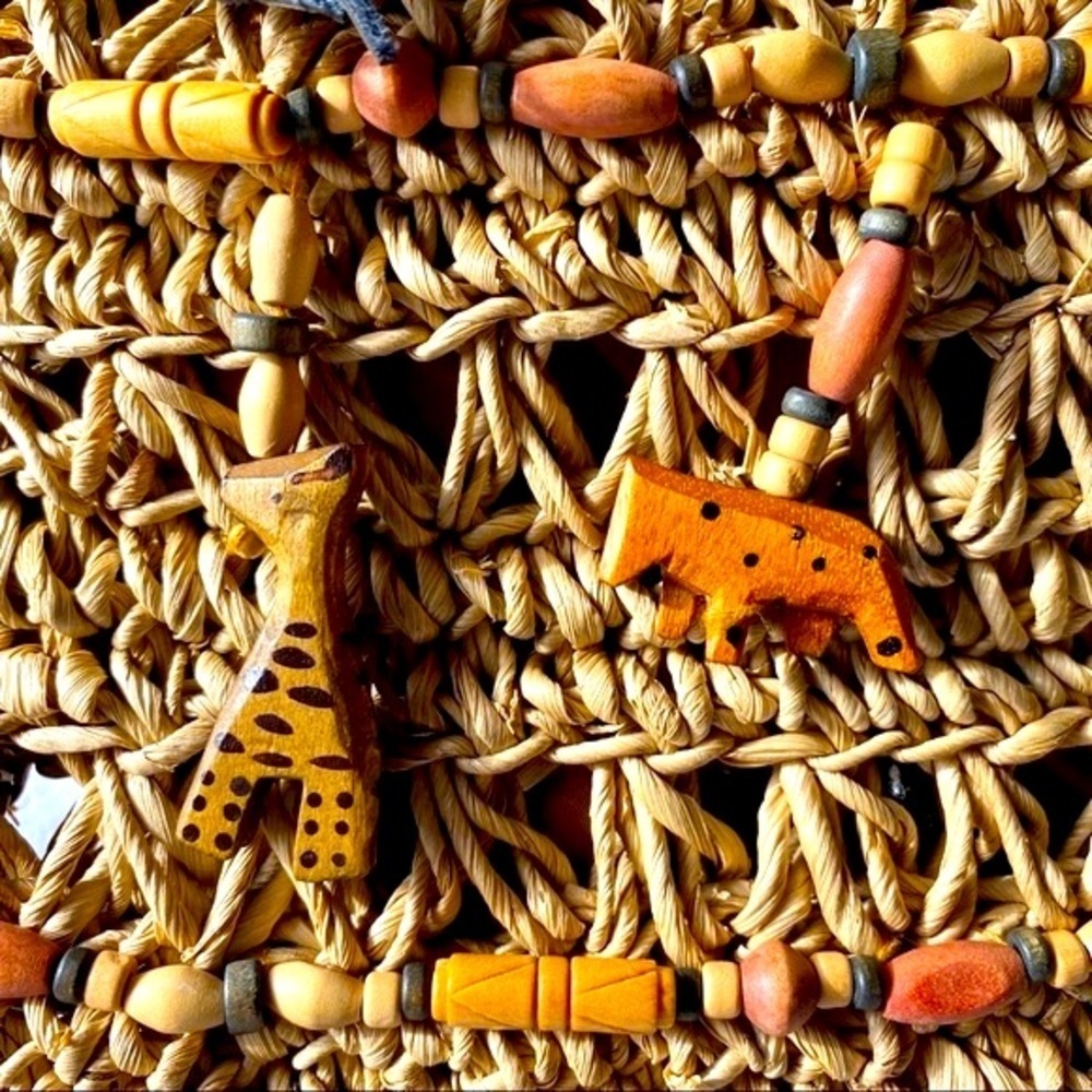 St. John's Bay Beaded Straw Shoulder/Tote Wooden Animal Beads - Picture 2 of 10